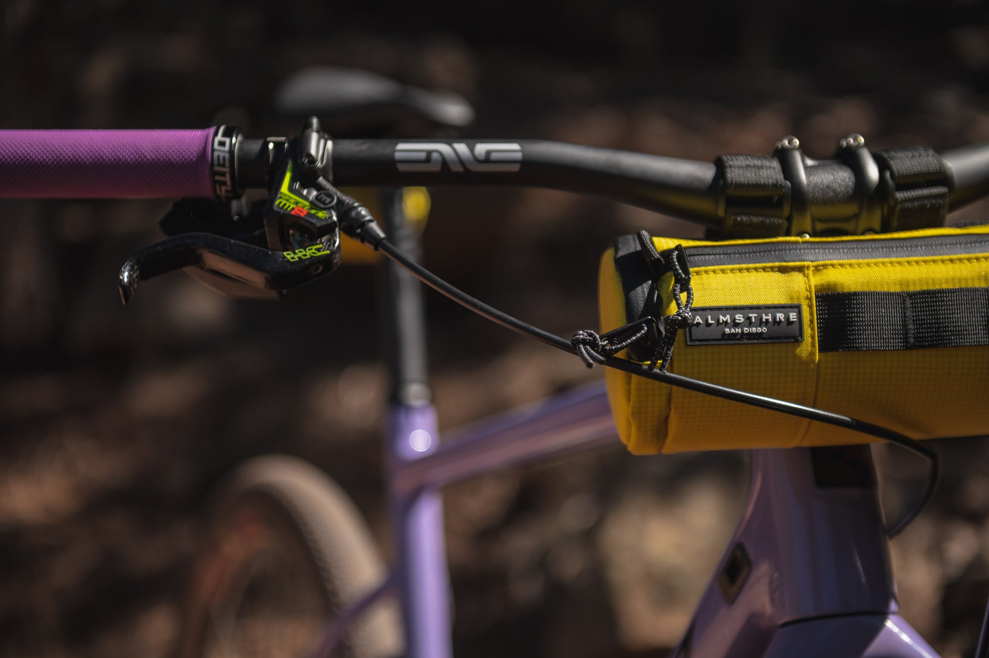 ALMSTHRE handlebar bag on the Santa Cruz Stigmata bike's handlebars. The compact bag in yellow offers cyclists a practical storage solution for essential items during rides.