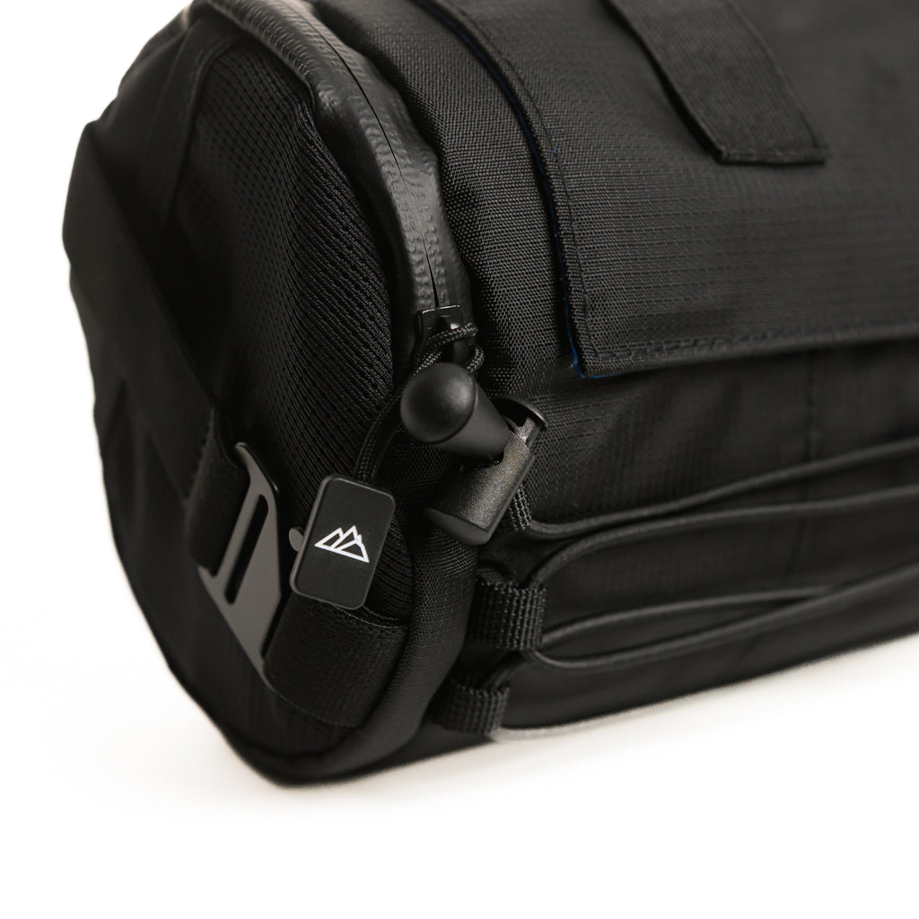XL handlebar bag side zipper pocket 